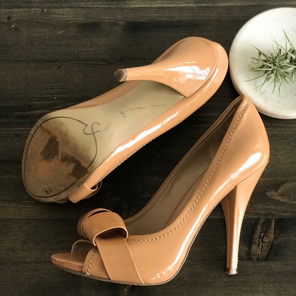 Joan & David Nude Pumps - Picture 3 of 8